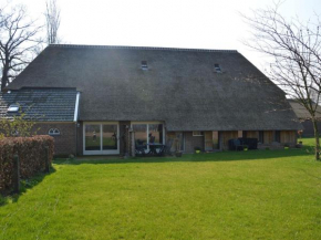 Staying in a thatched barn with box bed Achterhoek